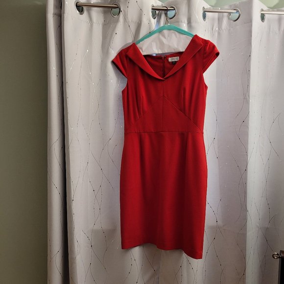 Tahari Dresses & Skirts - Tahari Red dress with v neckline - Size 8